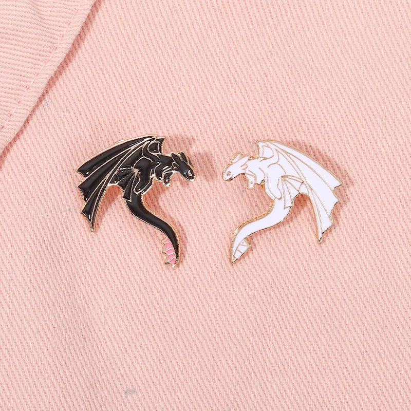 Cartoon dinosaur enamel brooch Couple black and white dragon pins Bag decoration metal badge Accessories wholesale
Cartoon dinosaur enamel brooch Couple black and white dragon pins Bag decoration metal badge Accessories wholesale