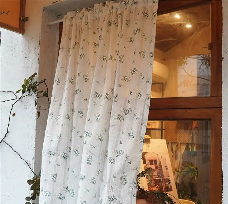 Короткие хлопковые шторы с цветочным рисунком
Короткие хлопковые шторы с цветочным рисунком