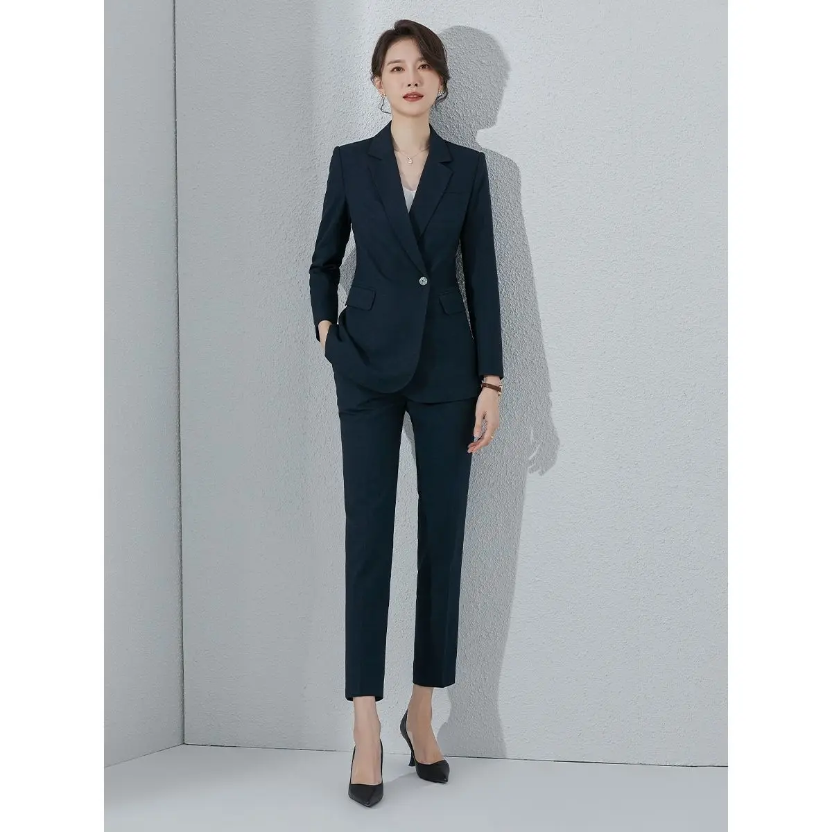 Spring Autumn 2022 New Women Office Lady V-neck Blazer and High Waist Pants Female Fashion Solid Work Wear Two Pieces Sets Q53 
Spring Autumn 2022 New Women Office Lady V-neck Blazer and High Waist Pants Female Fashion Solid Work Wear Two Pieces Sets Q53
