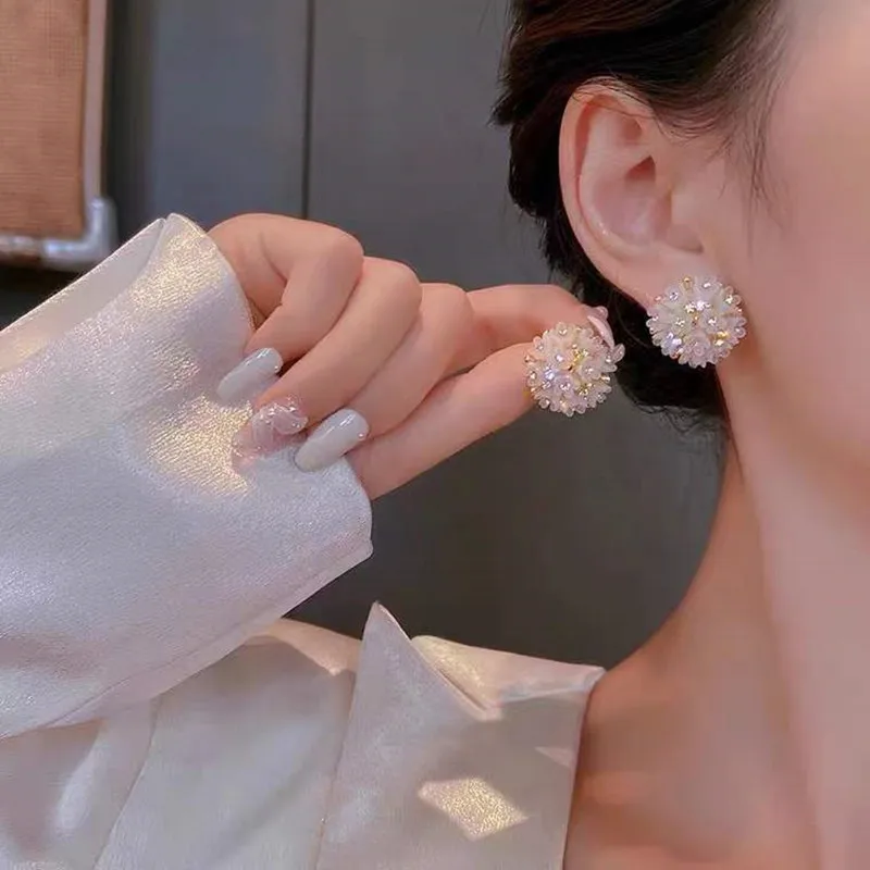 2023 New Elegant Light Luxury Stud Earrings for Women Korean Fashion Romantic Sweet Earrings Jewelry Accessories Wedding Gifts
2023 New Elegant Light Luxury Stud Earrings for Women Korean Fashion Romantic Sweet Earrings Jewelry Accessories Wedding Gifts