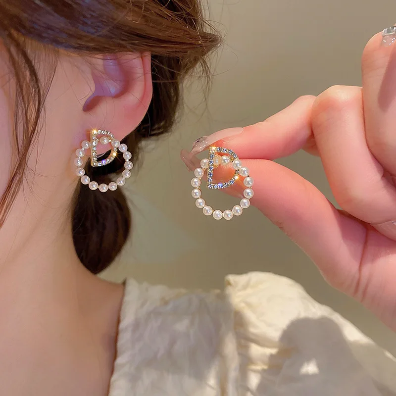 2022 New Trendy Letter Earrings For Women Simulated Pearl Circle Alphabet D Rhinestone Oorbellen Boucles doreilles Femme
2022 New Trendy Letter Earrings For Women Simulated Pearl Circle Alphabet D Rhinestone Oorbellen Boucles doreilles Femme