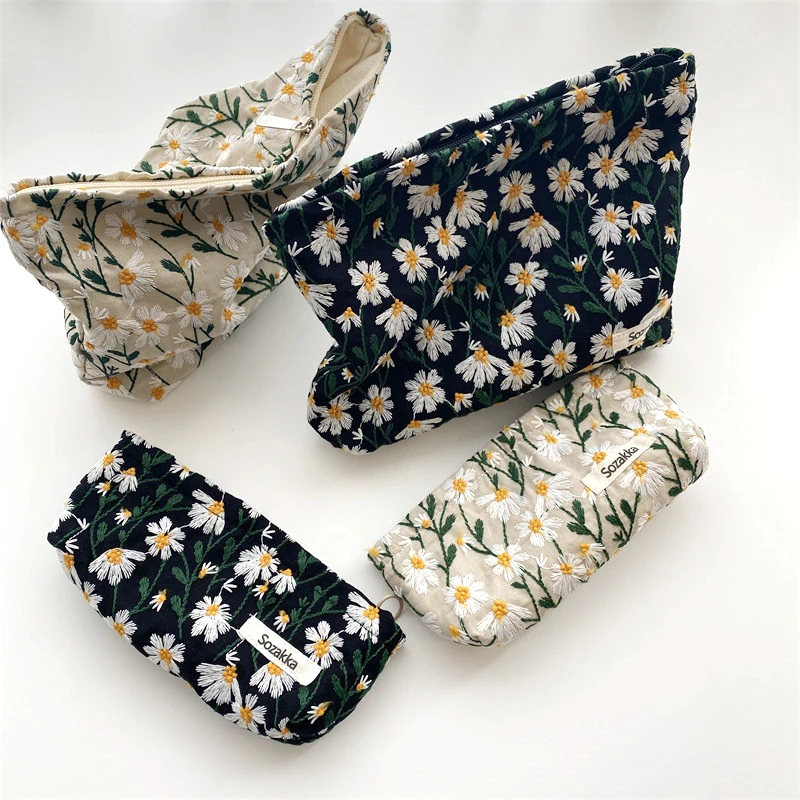Large Women Floral Cosmetic Bag Cotton Relief Zipper Washing Make Up Storage Bag Travel Washing Makeup Organizer Beauty Case 
Large Women Floral Cosmetic Bag Cotton Relief Zipper Washing Make Up Storage Bag Travel Washing Makeup Organizer Beauty Case