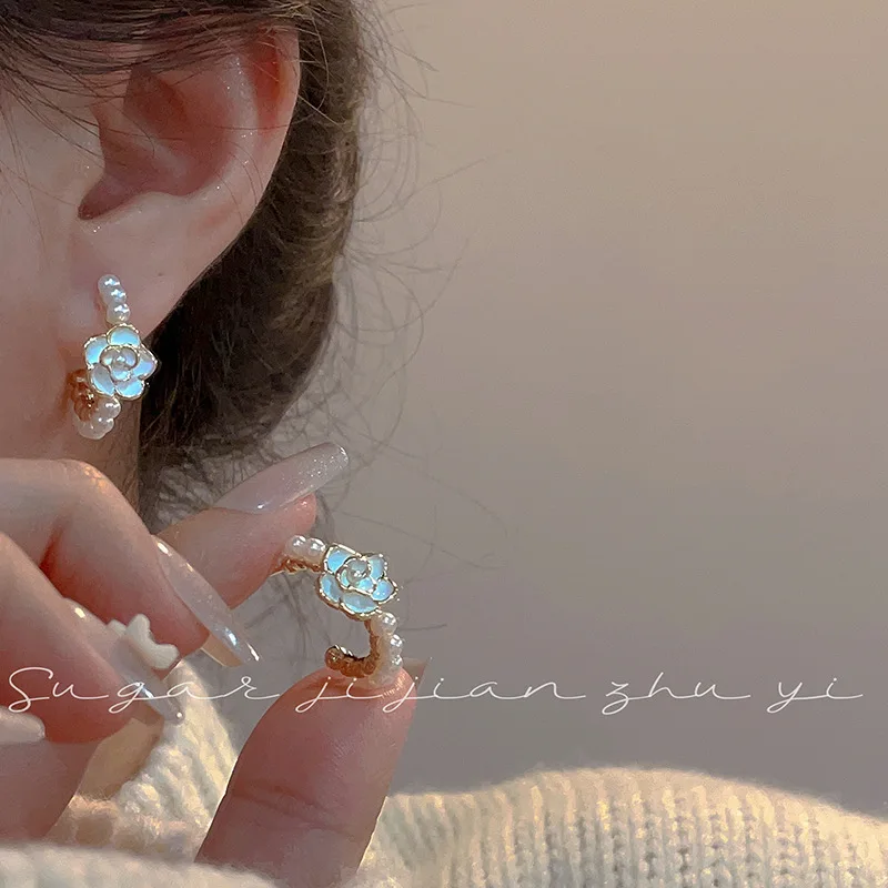Retro Pearl Earrings Small Fragrant Camellia Niche Design Sense 2023 Early Spring New Earrings Female Jewelry
Retro Pearl Earrings Small Fragrant Camellia Niche Design Sense 2023 Early Spring New Earrings Female Jewelry