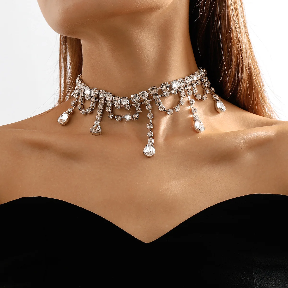 French Light Luxury Fashion Trendsetter Retro Necklace Rhinestone Tassel Claw Chain Ornaments Personality Internet Necklace
French Light Luxury Fashion Trendsetter Retro Necklace Rhinestone Tassel Claw Chain Ornaments Personality Internet Necklace
