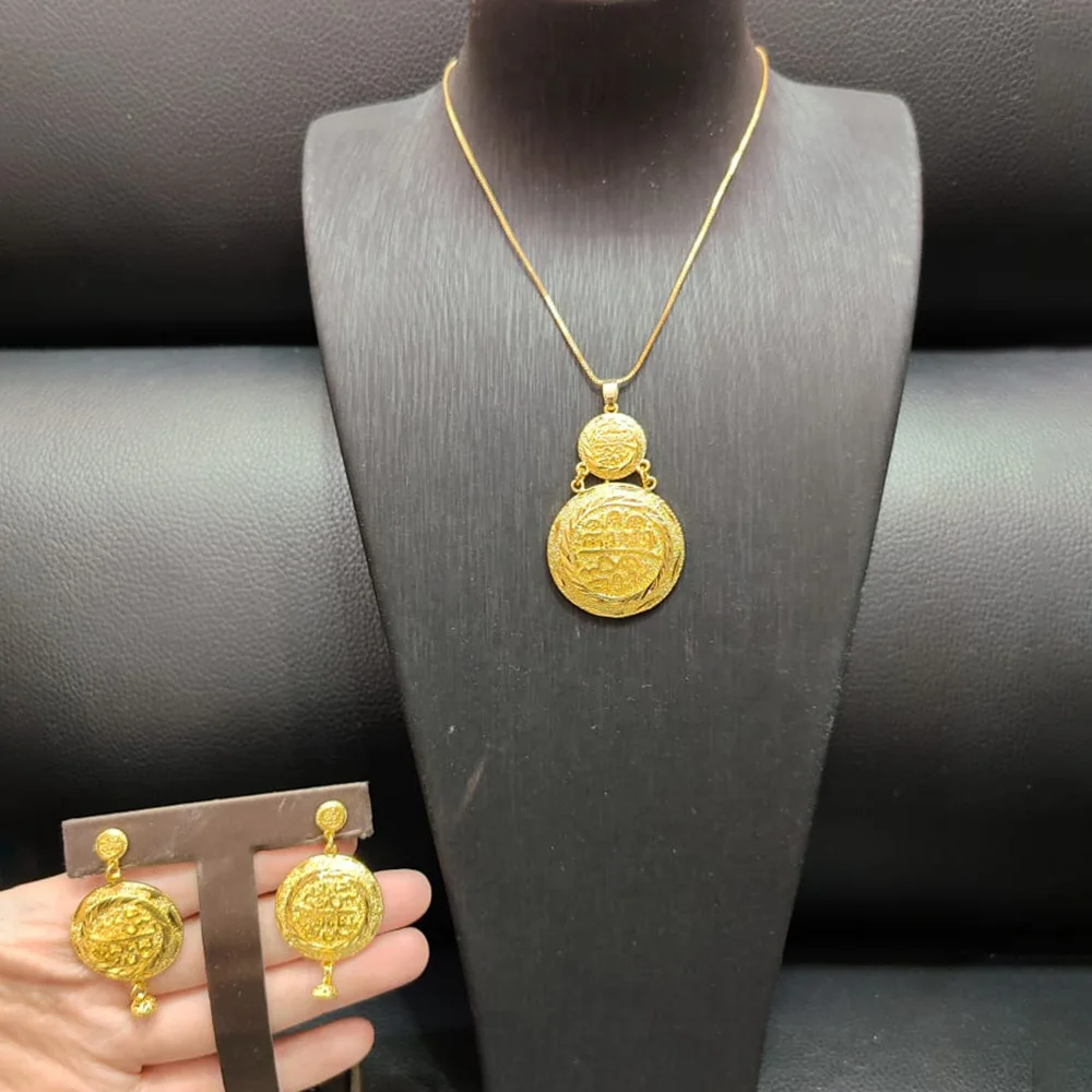 Trend Gold Color Jewelry Set for Women Pendant Necklace and Earrings Wedding Hoop Earring Fashion Jewelry Party Accessories
Trend Gold Color Jewelry Set for Women Pendant Necklace and Earrings Wedding Hoop Earring Fashion Jewelry Party Accessories