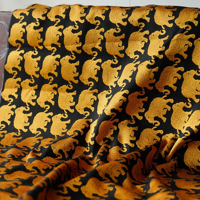 Black Background Gold Silk Regular Elephant Yarn-dyed Jacquard Fabric Spring Autumn Women's Luggage Dress Suit Fashion Sew Cloth
Black Background Gold Silk Regular Elephant Yarn-dyed Jacquard Fabric Spring Autumn Women's Luggage Dress Suit Fashion Sew Cloth