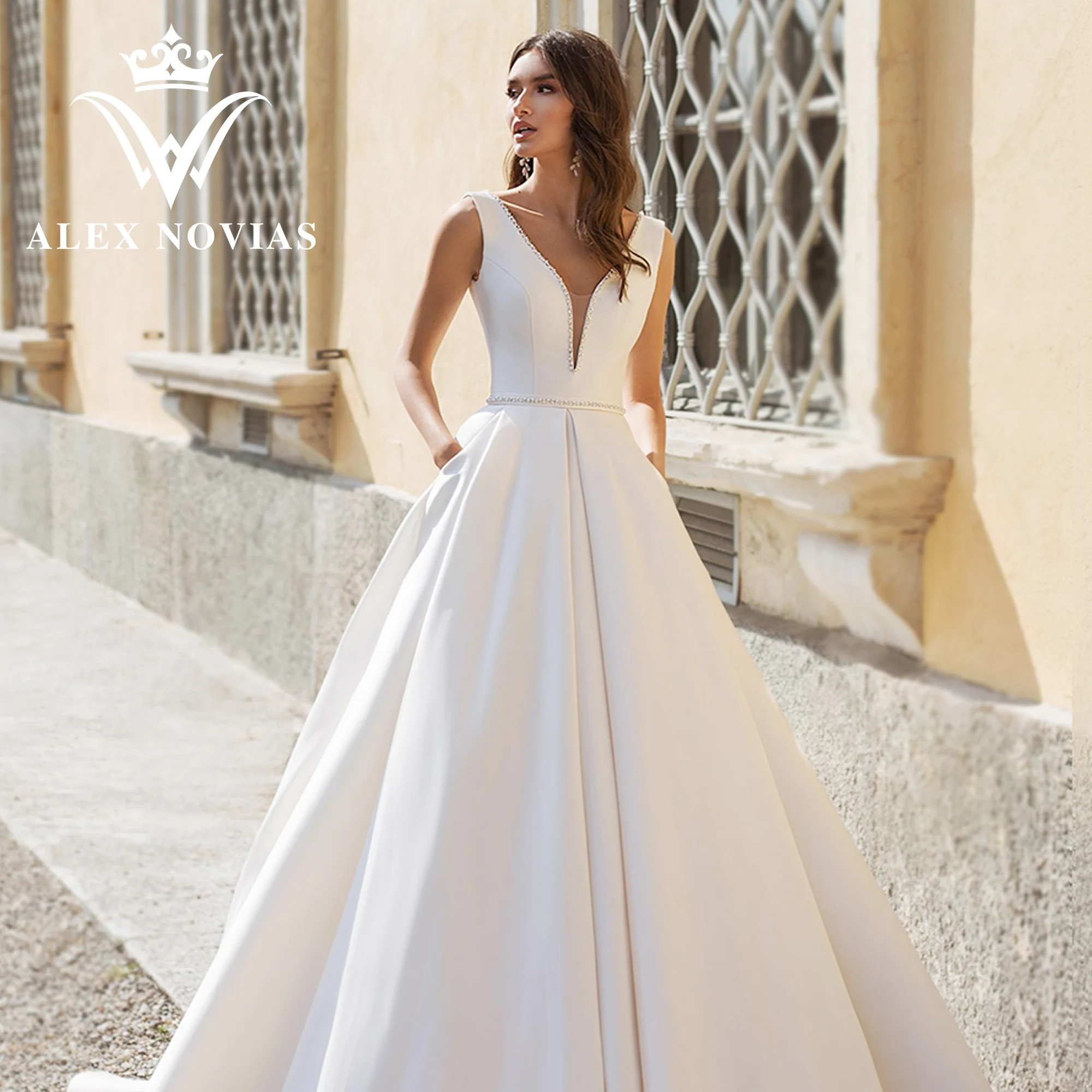 Свадебное атласное платье-трапеция ALEX NOVIAS, романтичное свадебное платье без рукавов с глубоким V-образным вырезом и кристаллами на молнии, ...
Свадебное атласное платье-трапеция ALEX NOVIAS, романтичное свадебное платье без рукавов с глубоким V-образным вырезом и кристаллами на молнии, ...