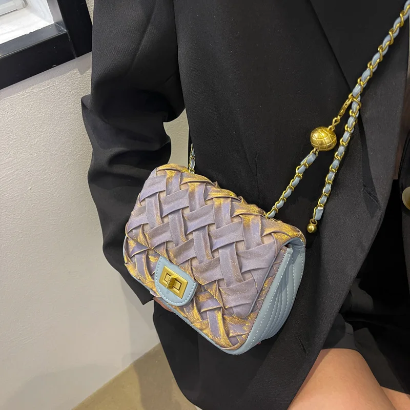High-quality Chain Small Gold Beads One-shoulder Women's Bag 2022 New Niche Woven Fashion All-match Messenger Small Square Bag
High-quality Chain Small Gold Beads One-shoulder Women's Bag 2022 New Niche Woven Fashion All-match Messenger Small Square Bag