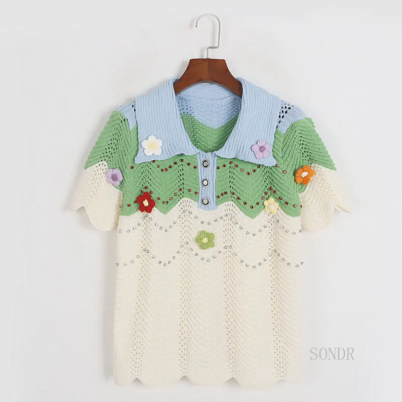 Женская футболка с воротником с лацканами и коротким рукавом
Женская футболка с воротником с лацканами и коротким рукавом