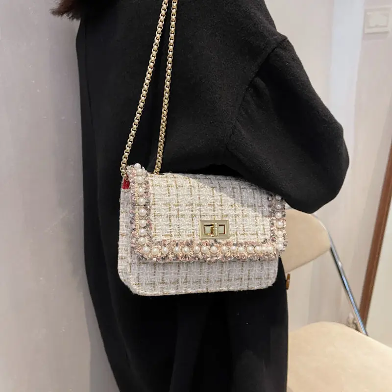 French Small Fragrance Shoulder Bag Women's Elegant Chain Messenger Bag Versatile Bridal Bag Wedding Pearl Diagonal Wallet Sac 
French Small Fragrance Shoulder Bag Women's Elegant Chain Messenger Bag Versatile Bridal Bag Wedding Pearl Diagonal Wallet Sac