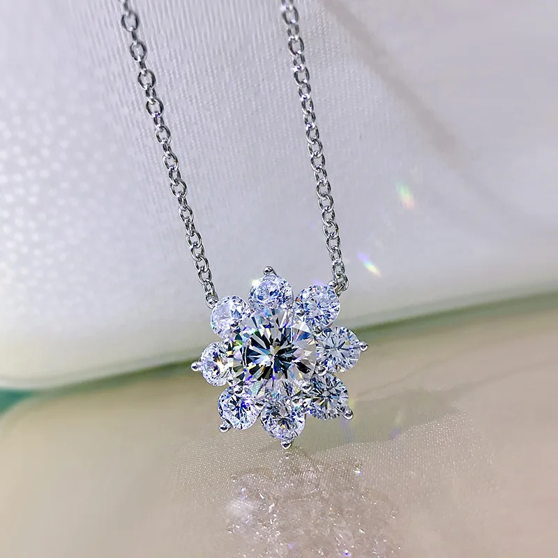 Женский бриллиантовый кулон из серебра 100% пробы, с муассанитом 
Женский бриллиантовый кулон из серебра 100% пробы, с муассанитом