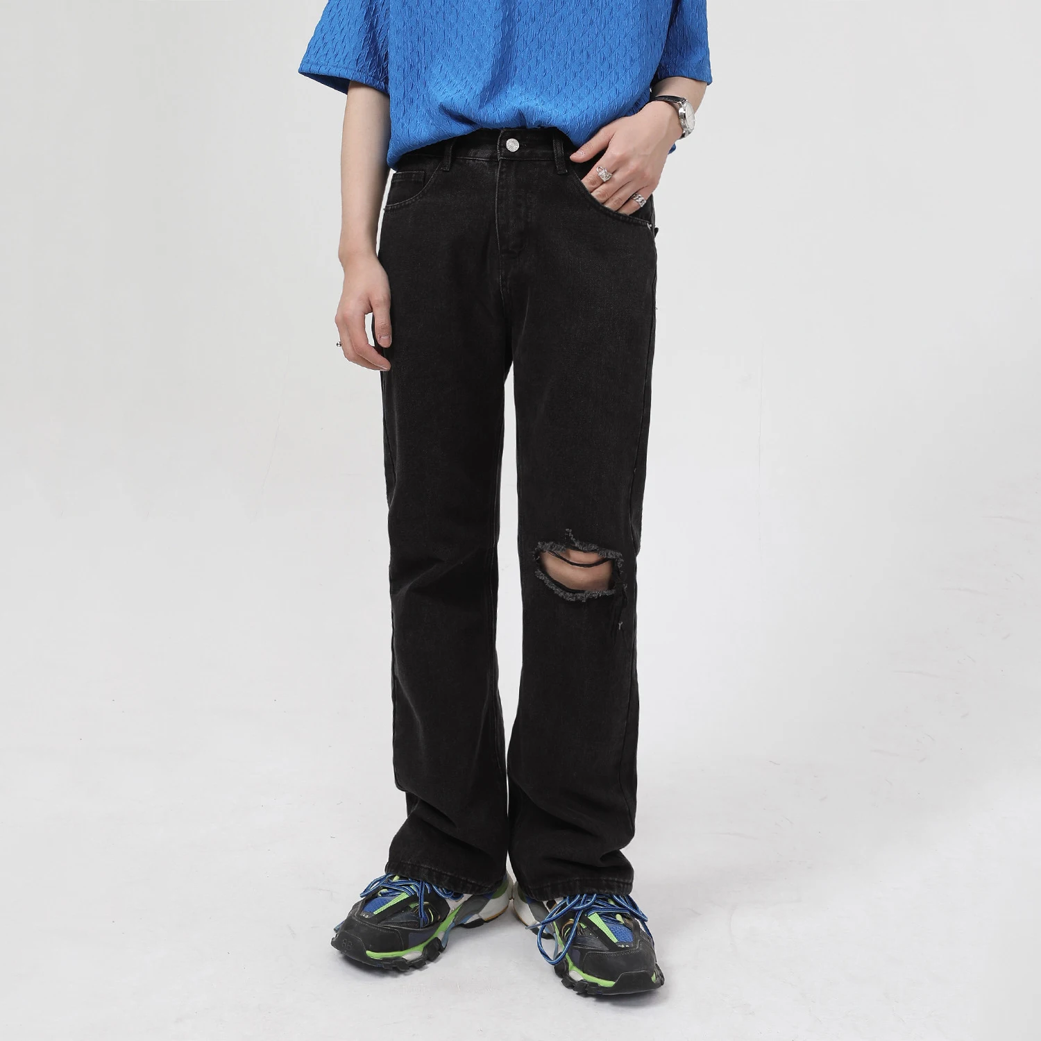 Four Seasons Men Jeans Korean Version Loose Hole Micro-Flare Design Men's Wide Leg Pants Streetwear Ins Hot Selling Men Clothing
Four Seasons Men Jeans Korean Version Loose Hole Micro-Flare Design Men's Wide Leg Pants Streetwear Ins Hot Selling Men Clothing