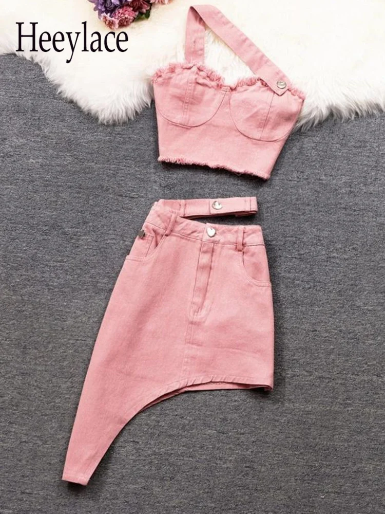 Женский джинсовый костюм из двух предметов, комплект из двух предметов, короткий Топ без бретелек и джинсовая юбка с завышенной талией
Женский джинсовый костюм из двух предметов, комплект из двух предметов, короткий Топ без бретелек и джинсовая юбка с завышенной талией