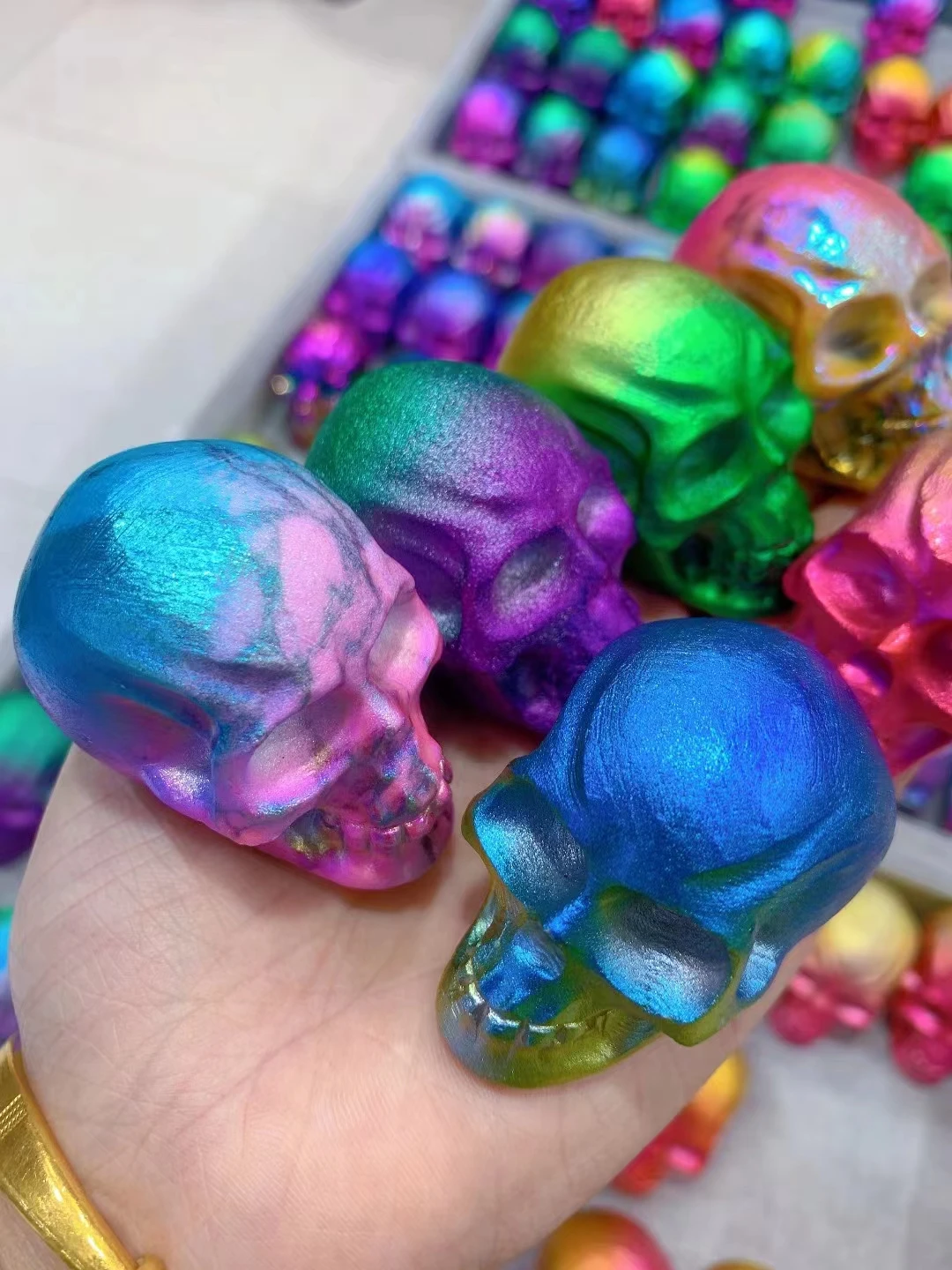 

5cm Colorful Electroplated Skull Dazzling Carved Aura Skeleton Skull For For Healing Meditation stone Decoration 1pcs