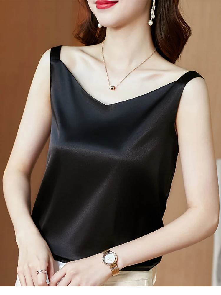Summer 2022 New Camisole Women's Inner Suit, White and Black Undershirt, Fashionable Skinny Satin Top 
Summer 2022 New Camisole Women's Inner Suit, White and Black Undershirt, Fashionable Skinny Satin Top