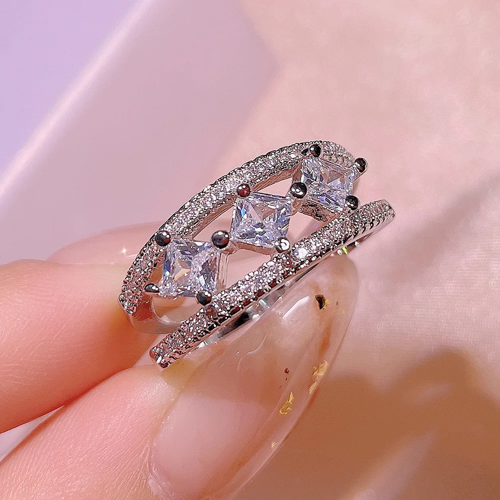 3 Big Mosan Stone Ring Fashion Wedding Jewelry for Woman 925 Stamp Female Ring Shine Crystal Brand Ring Lover Gift
3 Big Mosan Stone Ring Fashion Wedding Jewelry for Woman 925 Stamp Female Ring Shine Crystal Brand Ring Lover Gift