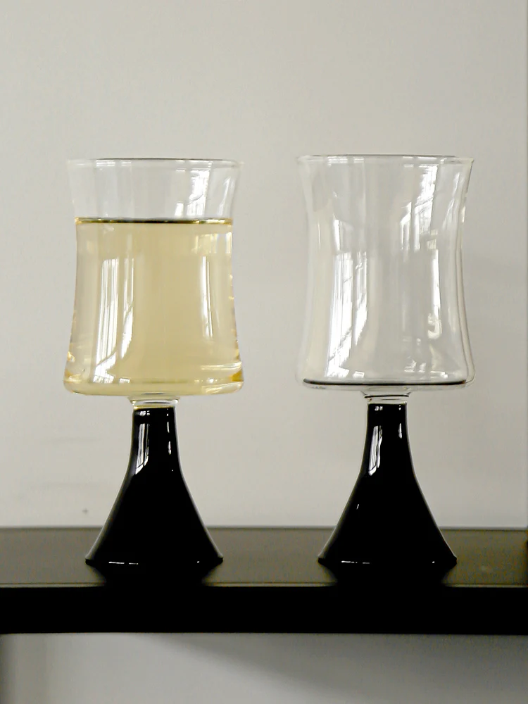 Nordic High-end White Wine Goblet Creative High-value Household Glass Red Wine Glass Sparkling Sweet Wine Champagne Glass
Nordic High-end White Wine Goblet Creative High-value Household Glass Red Wine Glass Sparkling Sweet Wine Champagne Glass