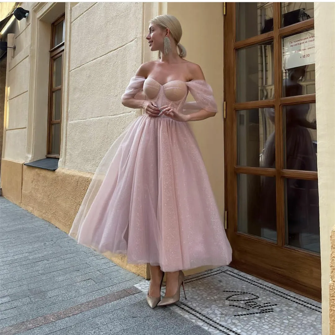 Простое короткое вечернее платье с открытыми плечами и разрезом, ТРАПЕЦИЕВИДНОЕ розовое платье длиной ниже колена, платье для выпусквечерн... 
Простое короткое вечернее платье с открытыми плечами и разрезом, ТРАПЕЦИЕВИДНОЕ розовое платье длиной ниже колена, платье для выпусквечерн...