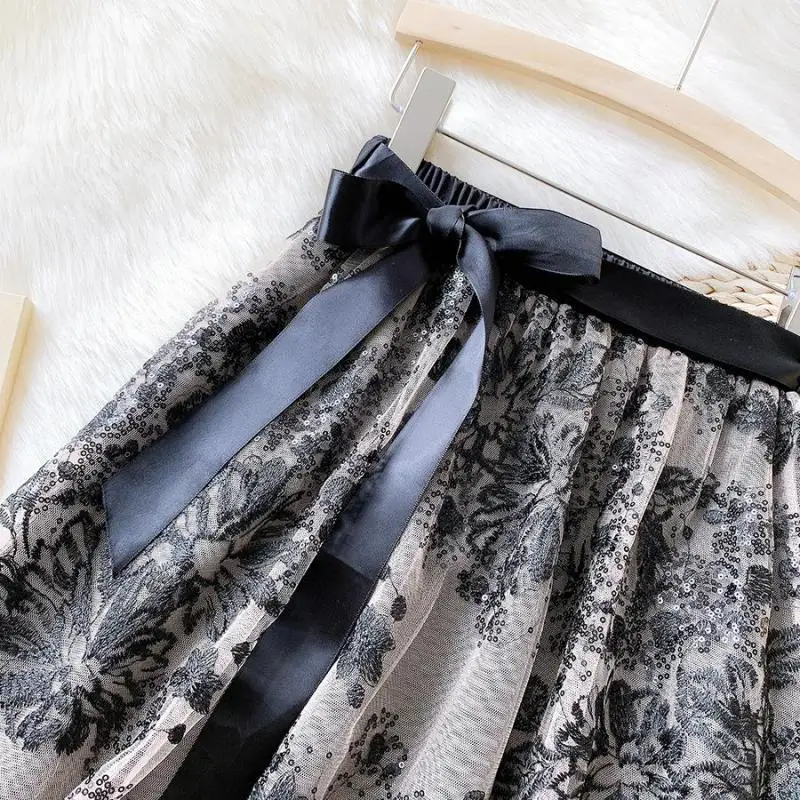 Gothic Women's Vintage 2023 Summer 90s Mesh Floral Skirt Korean Female High Waist Embroidery Sequins Bowknot Midi Skirts Faldas
Gothic Women's Vintage 2023 Summer 90s Mesh Floral Skirt Korean Female High Waist Embroidery Sequins Bowknot Midi Skirts Faldas