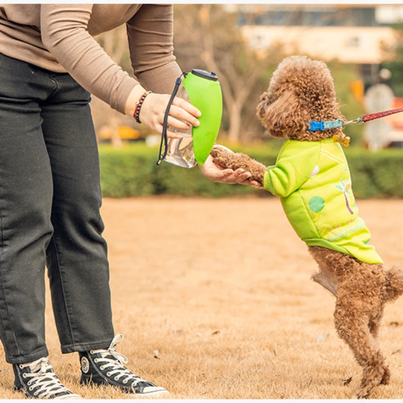 680ML Dog Water Bottle Portable Soft Silicone Leaf Design Travel Pet Bowl Dog Cat Drinking Outdoor Pet Waterer for Dog Cat
680ML Dog Water Bottle Portable Soft Silicone Leaf Design Travel Pet Bowl Dog Cat Drinking Outdoor Pet Waterer for Dog Cat