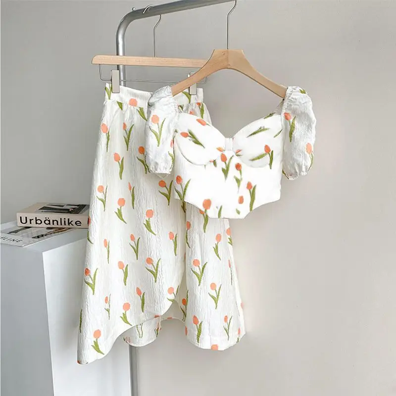 2023 Korean Summer Women 2pc Skirt Sets Harajuku Preppy Style Floral Print Tank Top +Skirt Cute Vintage Girl Camisole Top Suits
2023 Korean Summer Women 2pc Skirt Sets Harajuku Preppy Style Floral Print Tank Top +Skirt Cute Vintage Girl Camisole Top Suits