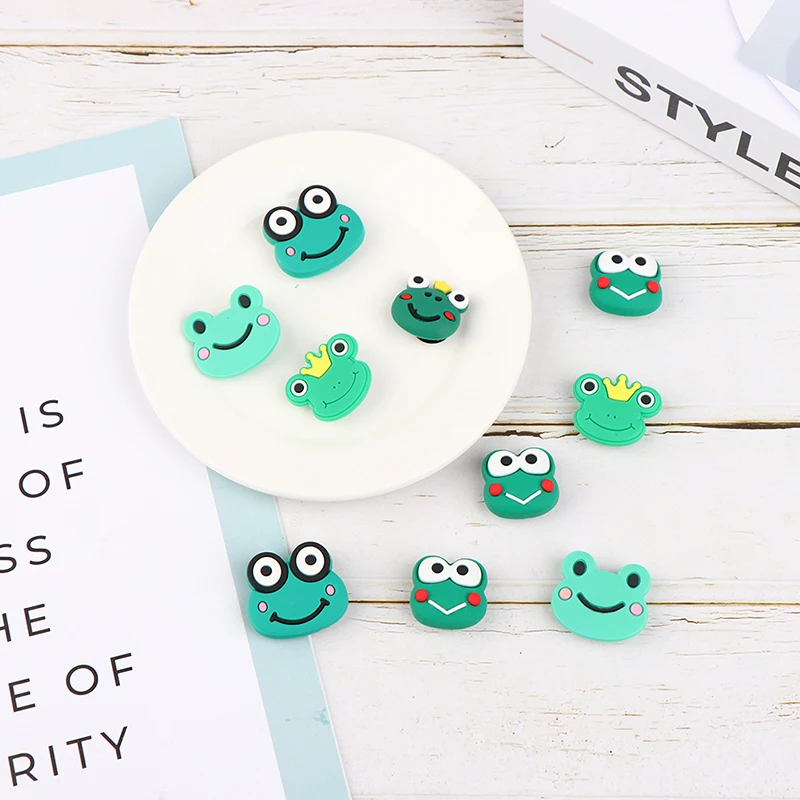 Novelty Designer Cartoon Cute Frog PVC Shoe Charms Sandal Accessories Funny Diy Shoe Buckle Decoration For Crocs Charms
Novelty Designer Cartoon Cute Frog PVC Shoe Charms Sandal Accessories Funny Diy Shoe Buckle Decoration For Crocs Charms