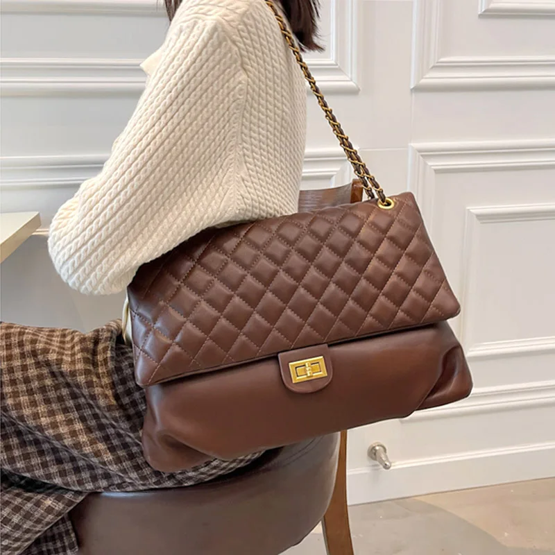 Autumn Winter Fashion Shoulder Bag Woman Luxury Chain Crossbody Bag Solid Color Lingge Large Capacity Tote Bag New Designer Bag
Autumn Winter Fashion Shoulder Bag Woman Luxury Chain Crossbody Bag Solid Color Lingge Large Capacity Tote Bag New Designer Bag