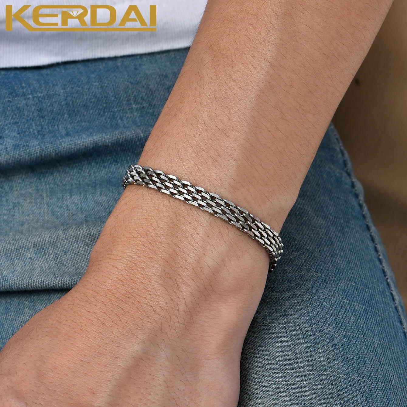 Titanium Steel Silver Wide Chain Bracelet New Men's Bracelet Charm Stainless Steel Bracelet
Titanium Steel Silver Wide Chain Bracelet New Men's Bracelet Charm Stainless Steel Bracelet