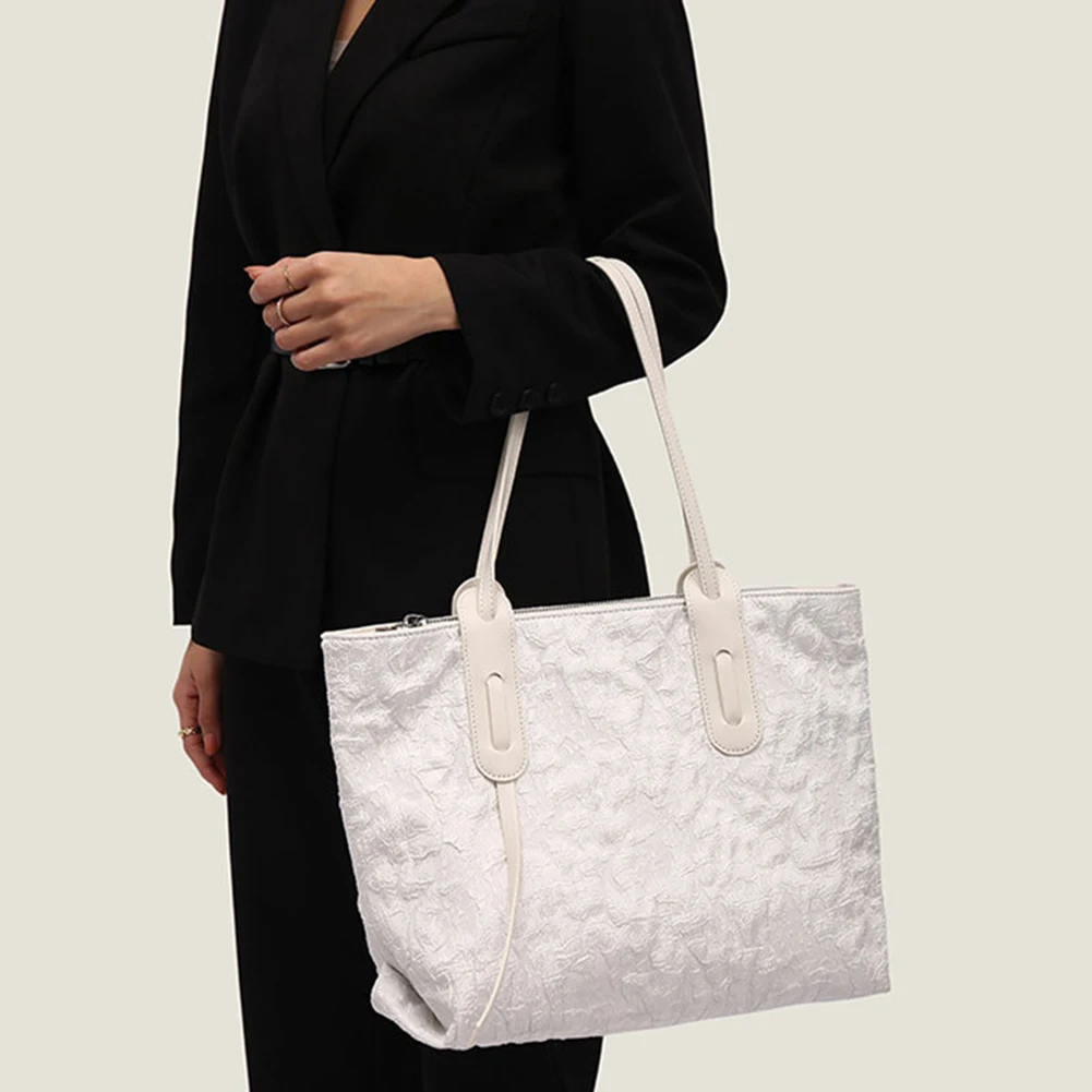 Fashion Large Capacity Women Underarm Bag Leisure Ladies Tote Bag Student Girls Pleated Daily Shopping Handbags
Fashion Large Capacity Women Underarm Bag Leisure Ladies Tote Bag Student Girls Pleated Daily Shopping Handbags