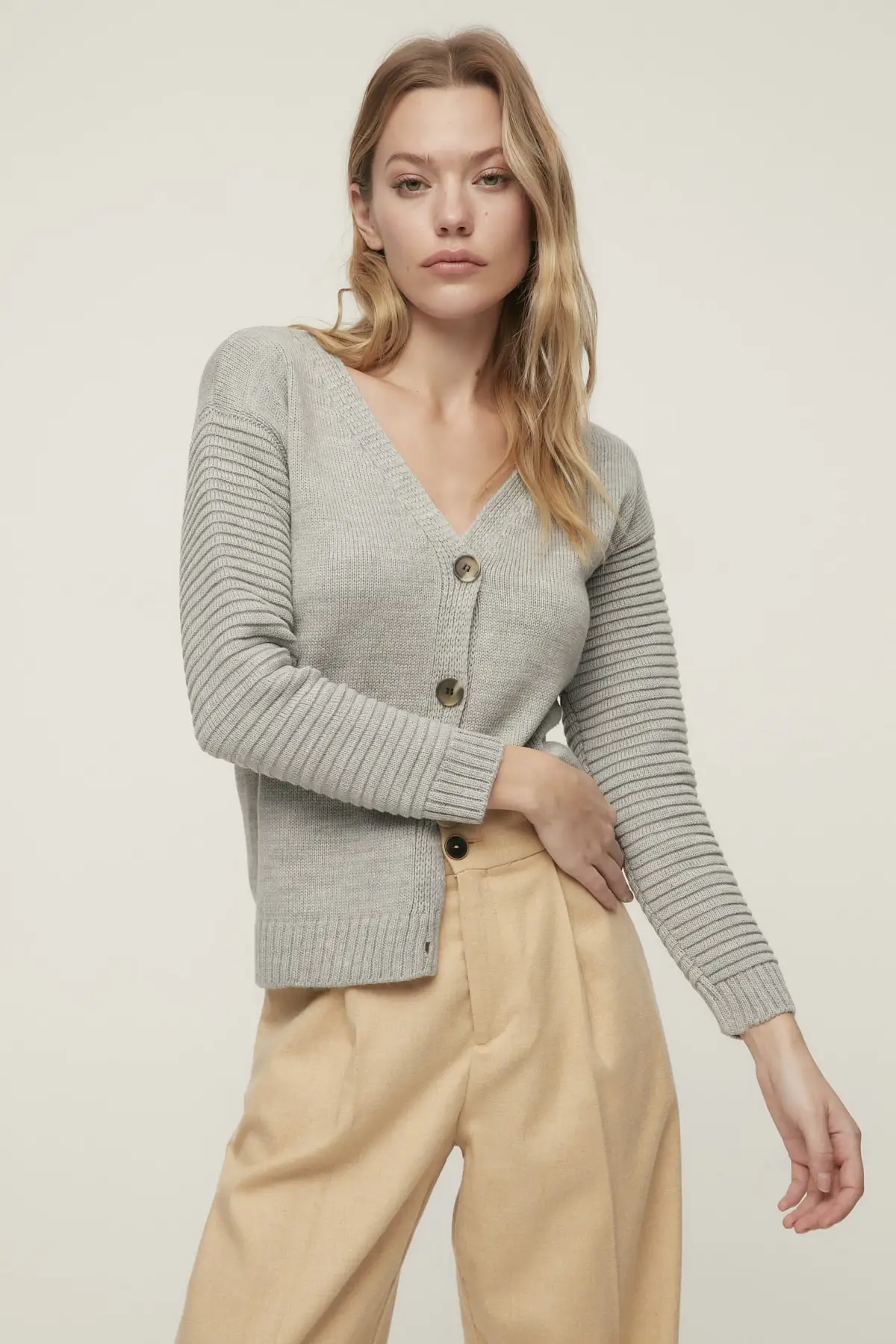 Women's Cardigan Gray Roving Knitted Detailed Knitwear Casual Knitted Quality Fashion Cardigan Sweaters Loose Sweater Sweater Jumper
Women's Cardigan Gray Roving Knitted Detailed Knitwear Casual Knitted Quality Fashion Cardigan Sweaters Loose Sweater Sweater Jumper