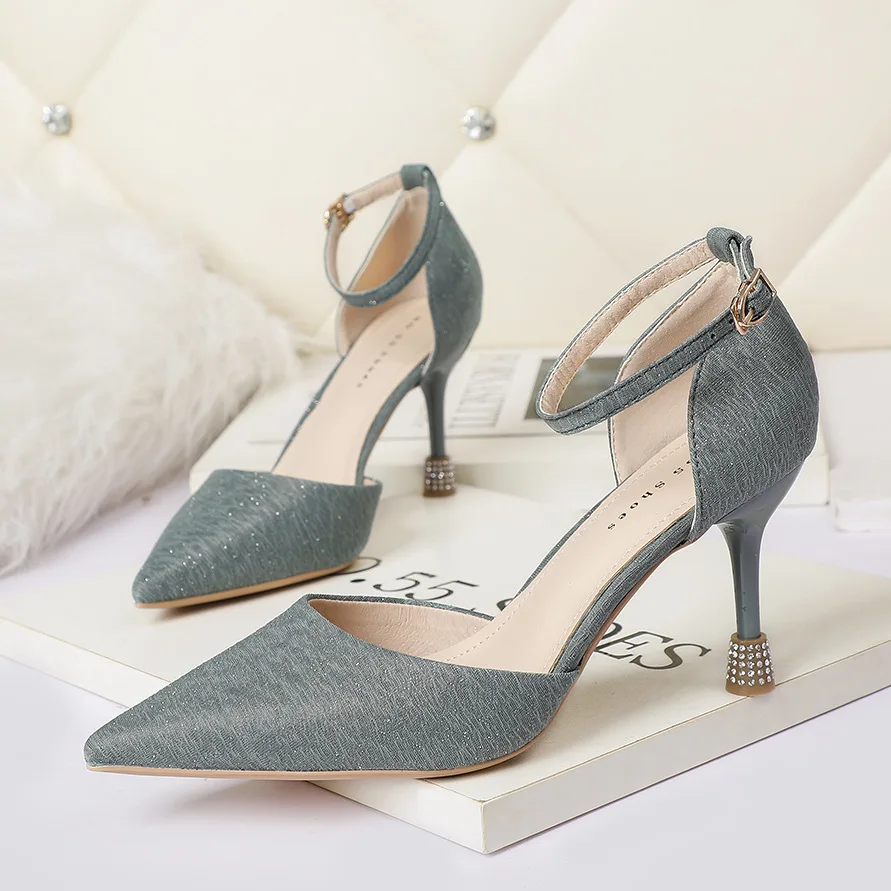 Fashionable Bling buckle spring summer 2022 new Rhinestone thin heel pointed high-heeled shoes Women's Pumps High heels Sandals
Fashionable Bling buckle spring summer 2022 new Rhinestone thin heel pointed high-heeled shoes Women's Pumps High heels Sandals