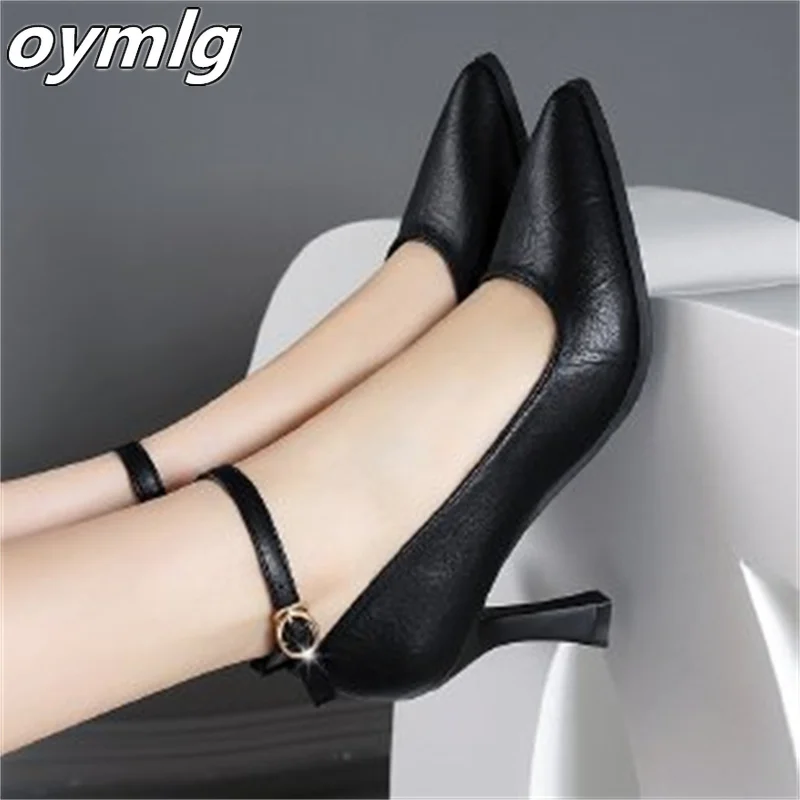 Soft-soled thick-heeled shoes women's 2022 summer pointed toe high-heeled buckle single shoes black interview work shoes
Soft-soled thick-heeled shoes women's 2022 summer pointed toe high-heeled buckle single shoes black interview work shoes