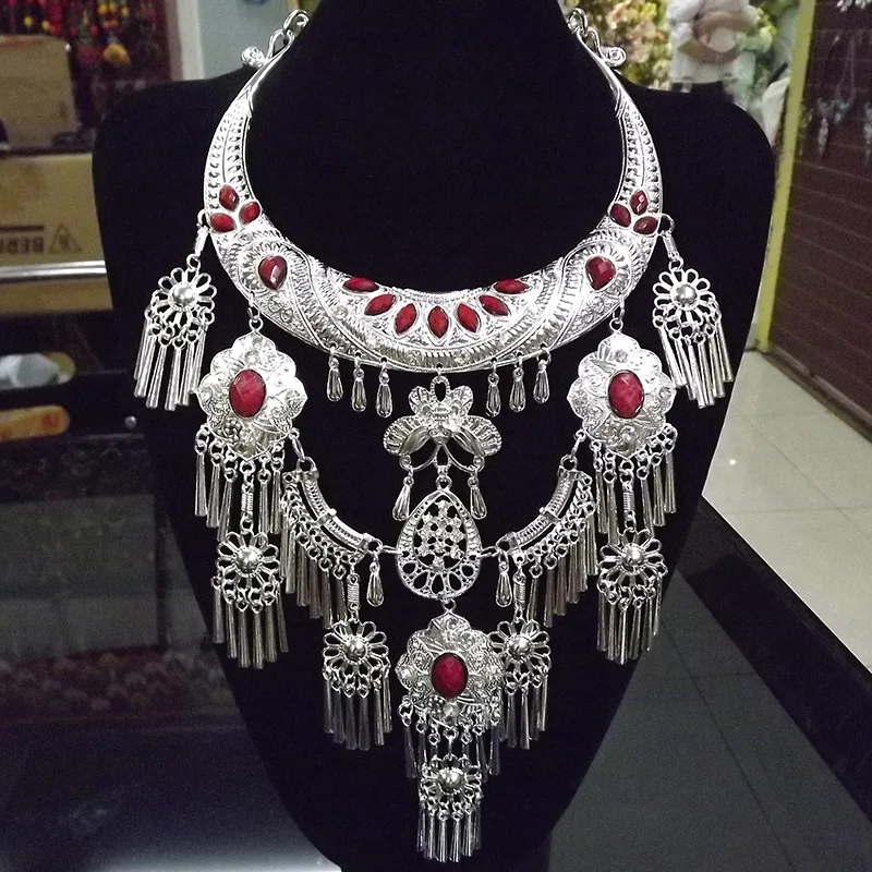 Thai silver national style wreath gemstone large necklace cross-border new product accessories butterfly necklace
Thai silver national style wreath gemstone large necklace cross-border new product accessories butterfly necklace