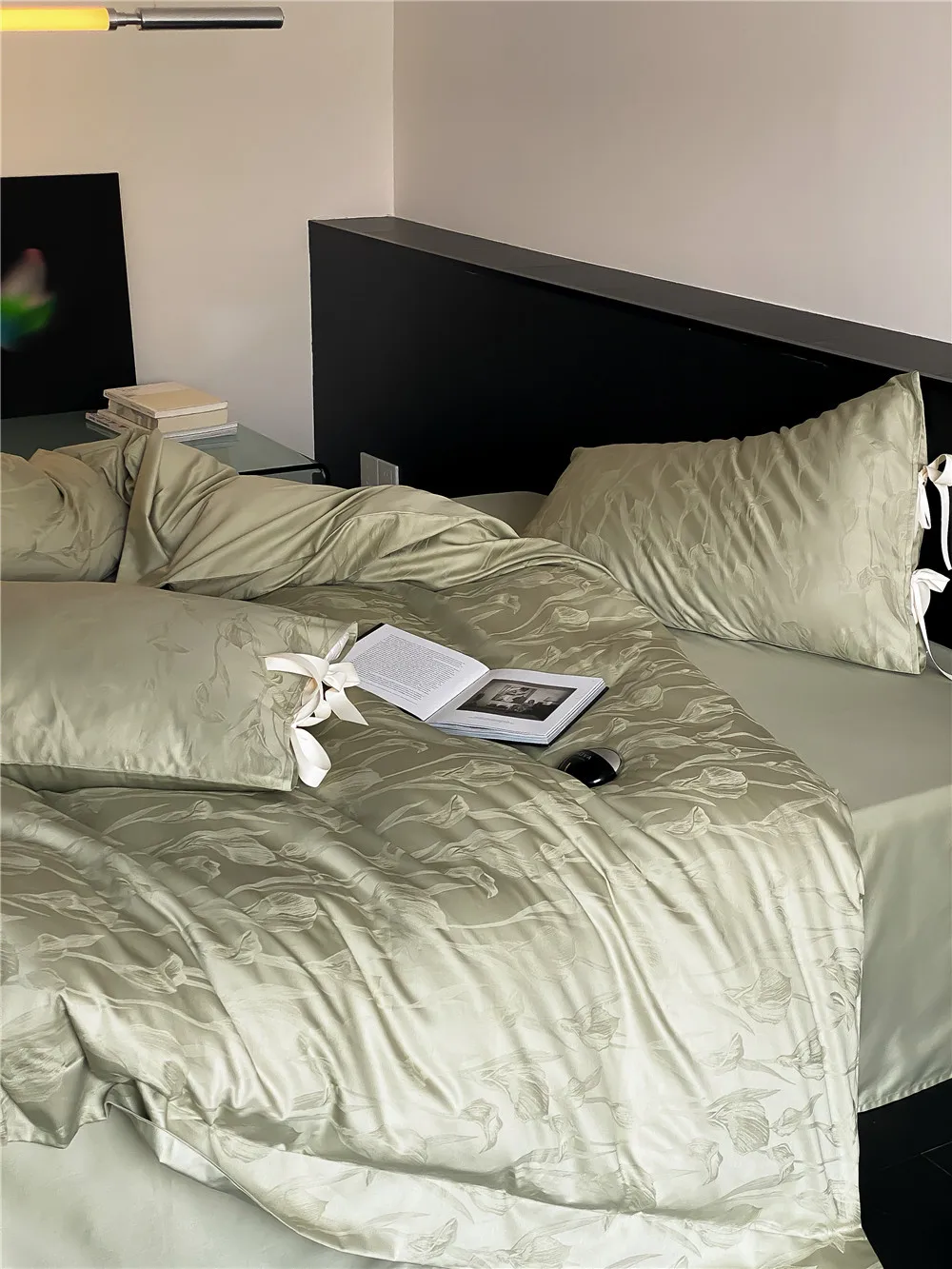 100 Long-Staple Cotton Fashionable Four-Piece Jacquard Beddings Pure Cotton Quilt Cover Bed Sheet Light Luxury Grade Bedding
100 Long-Staple Cotton Fashionable Four-Piece Jacquard Beddings Pure Cotton Quilt Cover Bed Sheet Light Luxury Grade Bedding