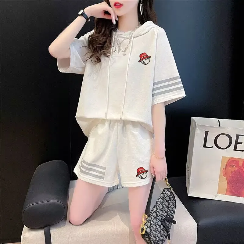 Short Sleeve Sports Style Suit Women's 2023 Spring And Summer Golf Embroidery Hooded T shirt Shorts Two piece Set
Short Sleeve Sports Style Suit Women's 2023 Spring And Summer Golf Embroidery Hooded T shirt Shorts Two piece Set