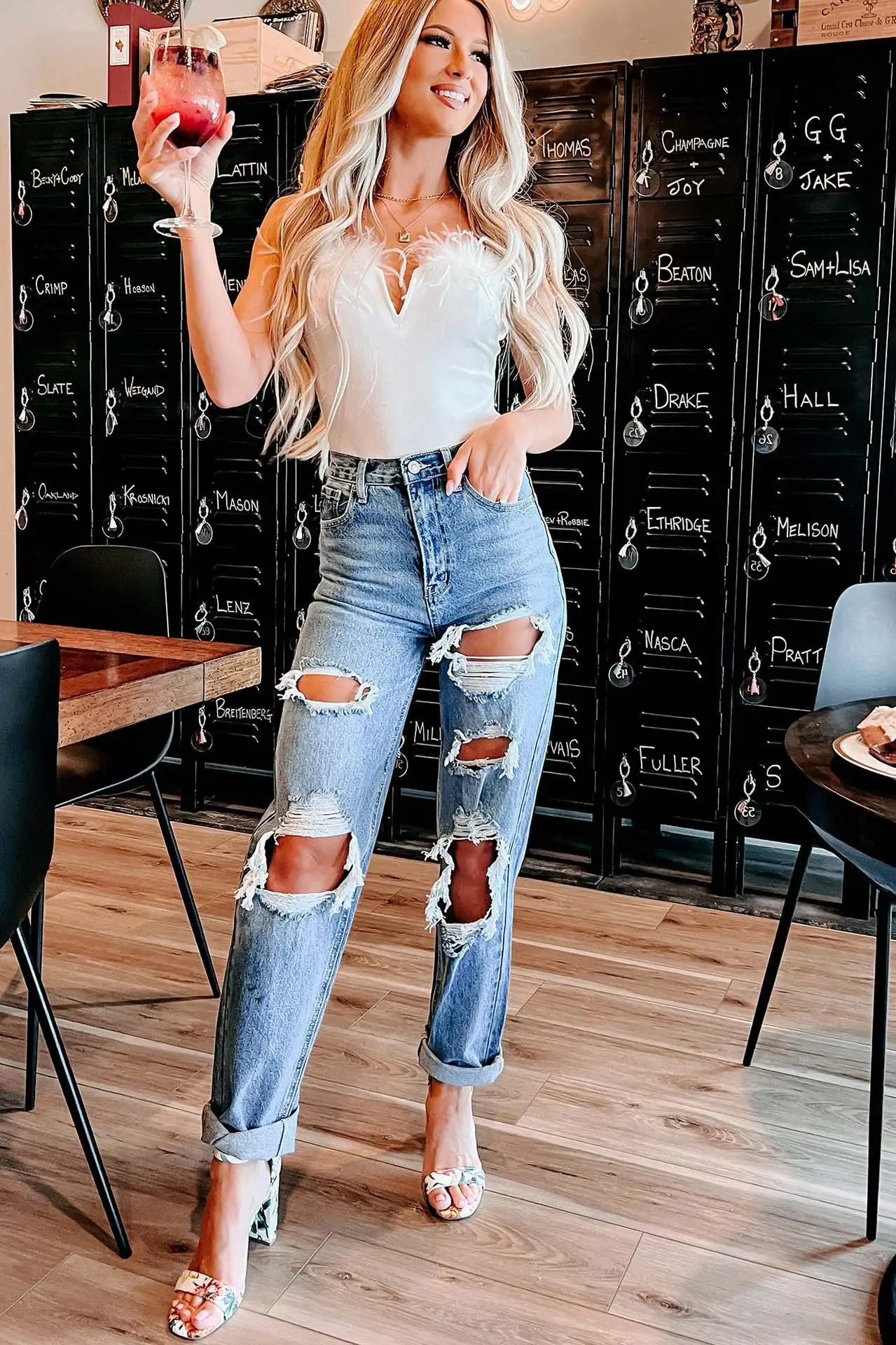 Women's Jeans 2023 Summer New High Waist Ripped hole Trousers Fashion Straight Loose Wide Leg Pants Elegant Vintage Streetwear
Women's Jeans 2023 Summer New High Waist Ripped hole Trousers Fashion Straight Loose Wide Leg Pants Elegant Vintage Streetwear