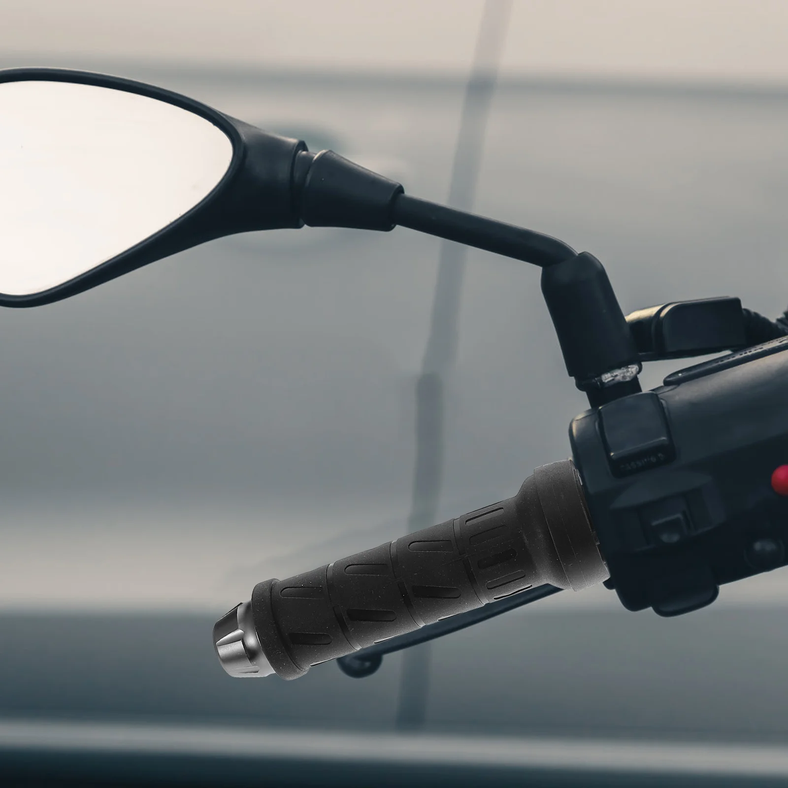 2Pcs Useful Sturdy Motorbike Heating Handlebar Winter Heating Grips Motorcycle Heated Grips 
2Pcs Useful Sturdy Motorbike Heating Handlebar Winter Heating Grips Motorcycle Heated Grips