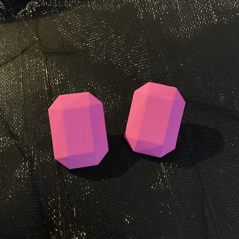 New RoseL Candy color geometric square loop C earrings 2022 women's fluorescent rose earclip
New RoseL Candy color geometric square loop C earrings 2022 women's fluorescent rose earclip