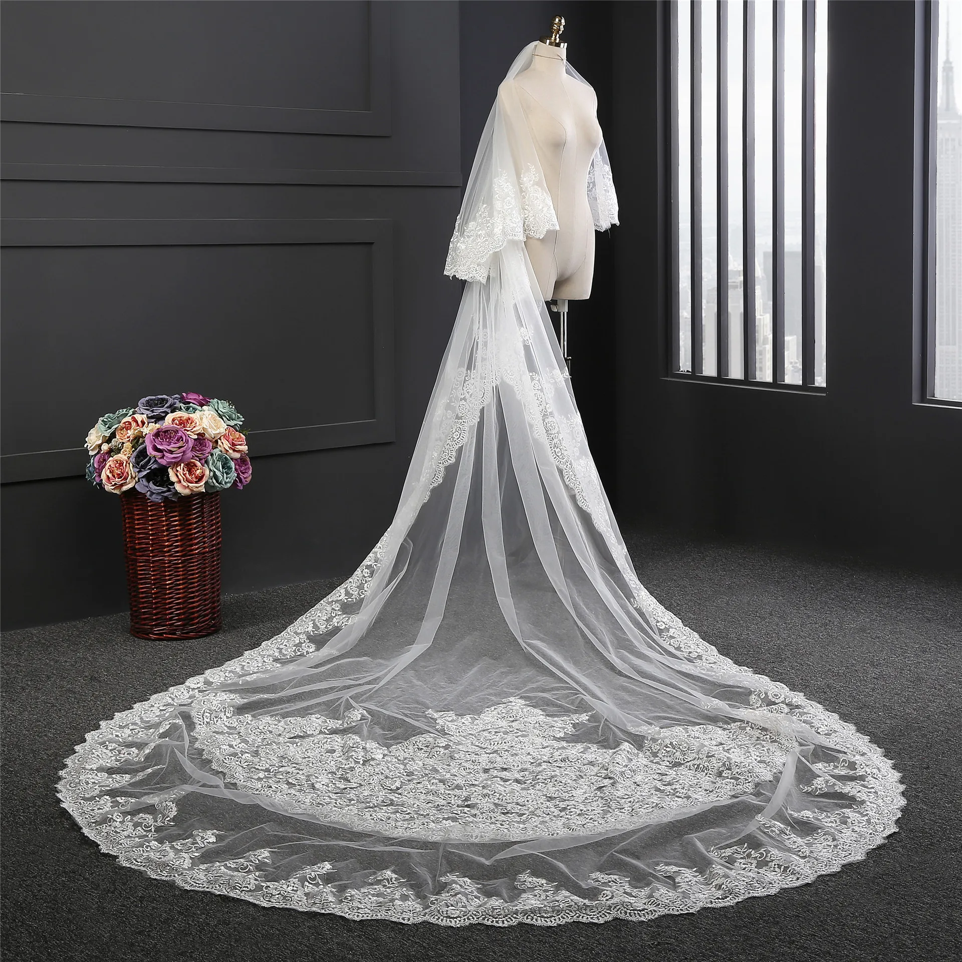 Luxury Long Bridal Veil White Ivory Wedding Veils With Comb 3.5M 1.8 Width 2L Lace Edge Applique Elegant Cathedral Length Custom
Luxury Long Bridal Veil White Ivory Wedding Veils With Comb 3.5M 1.8 Width 2L Lace Edge Applique Elegant Cathedral Length Custom