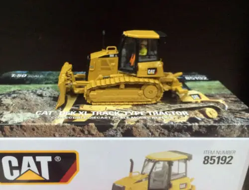Гусеничный трактор Caterpillar Cat D6K XL, масштаб 1:50, металлическая модель бренд DieCast Masters DM85192
Гусеничный трактор Caterpillar Cat D6K XL, масштаб 1:50, металлическая модель бренд DieCast Masters DM85192