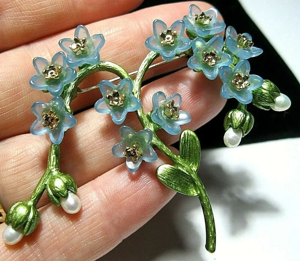 

Vintage Dripping Glazed Plant Enamel Pin Brooches for Women Fresh Blue Flowers Suit Coat Collar Jewelry Accessories Pearl Pins