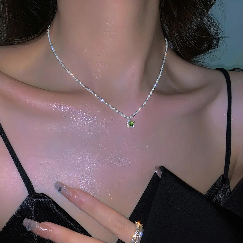 Exquisite Jewelry Sparkling Clavicle Chain Choker Necklace for Women Green Diamond Gypsophila Pendant 
Exquisite Jewelry Sparkling Clavicle Chain Choker Necklace for Women Green Diamond Gypsophila Pendant