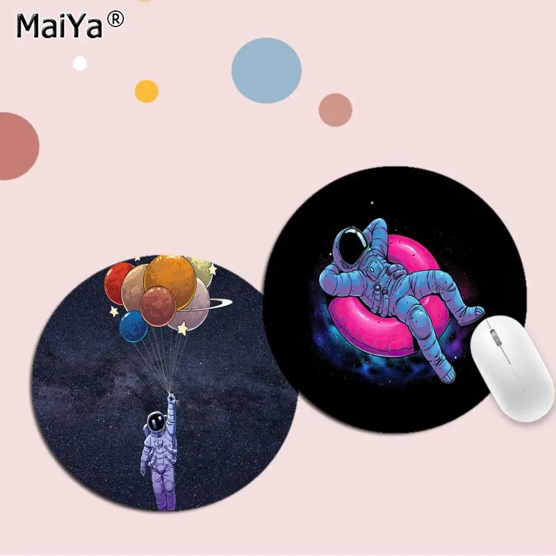 Astronaut Printing Black Pattern Non-slip Round Kawaii Cartoon Anime Gaming Mouse Pad Keyboard Girls Deskpad Home Decor
Astronaut Printing Black Pattern Non-slip Round Kawaii Cartoon Anime Gaming Mouse Pad Keyboard Girls Deskpad Home Decor