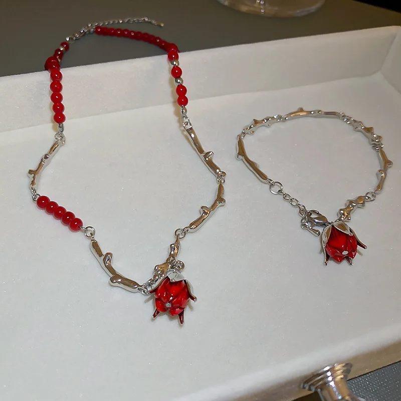 Minar Personality Red Color Resin Tulip Pendant Necklace for Women Asymmetry Silver Color Strand Chain Panelled Choker Necklaces
Minar Personality Red Color Resin Tulip Pendant Necklace for Women Asymmetry Silver Color Strand Chain Panelled Choker Necklaces