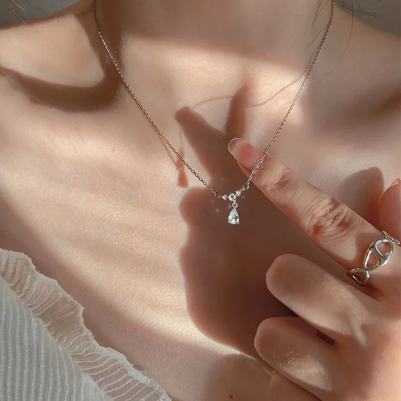 Korean Ins Trend Gentle Temperament Zirconium Droplet Necklace Cold Wind Simple Super Fairy Girlfriends Collarbone Chain
Korean Ins Trend Gentle Temperament Zirconium Droplet Necklace Cold Wind Simple Super Fairy Girlfriends Collarbone Chain