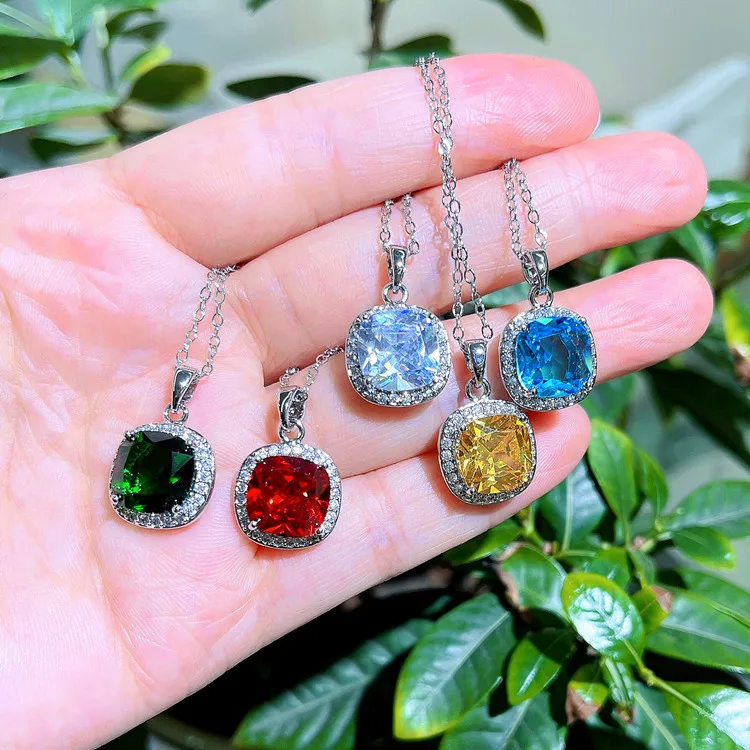 Fashion Colorful Square Crystal Zircon Palace Vintage Pendant Light Luxury Necklace New Clavicle Gift For Girls Women Jewelry 
Fashion Colorful Square Crystal Zircon Palace Vintage Pendant Light Luxury Necklace New Clavicle Gift For Girls Women Jewelry