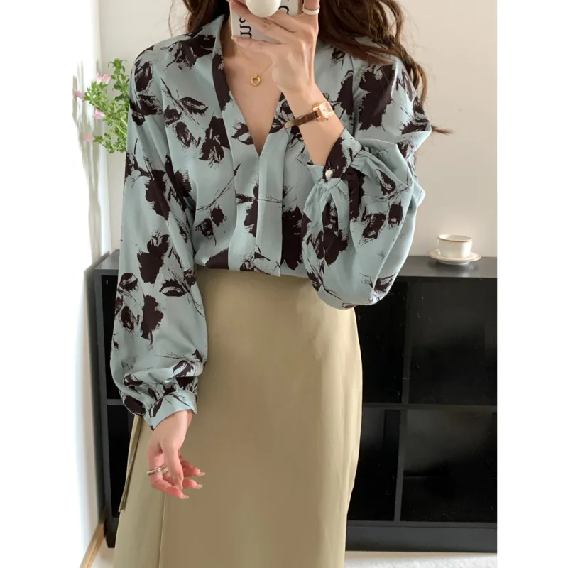Vintage V-neck Lantern Sleeve Floral Satin Blouses Women Spring Summer Raglan Sleeve Vintage Ink Printing Loose Shirts Tops
Vintage V-neck Lantern Sleeve Floral Satin Blouses Women Spring Summer Raglan Sleeve Vintage Ink Printing Loose Shirts Tops