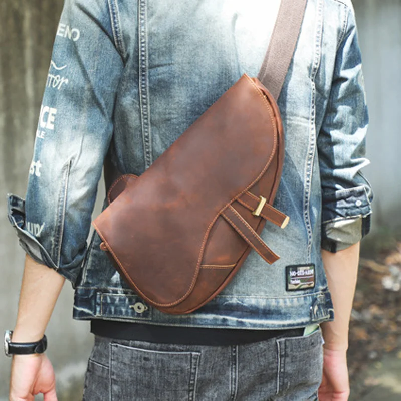 AETOO First layer cowhide saddle bag casual clasp single shoulder bag pure color strap cover crossbody bag leather single backp
AETOO First layer cowhide saddle bag casual clasp single shoulder bag pure color strap cover crossbody bag leather single backp