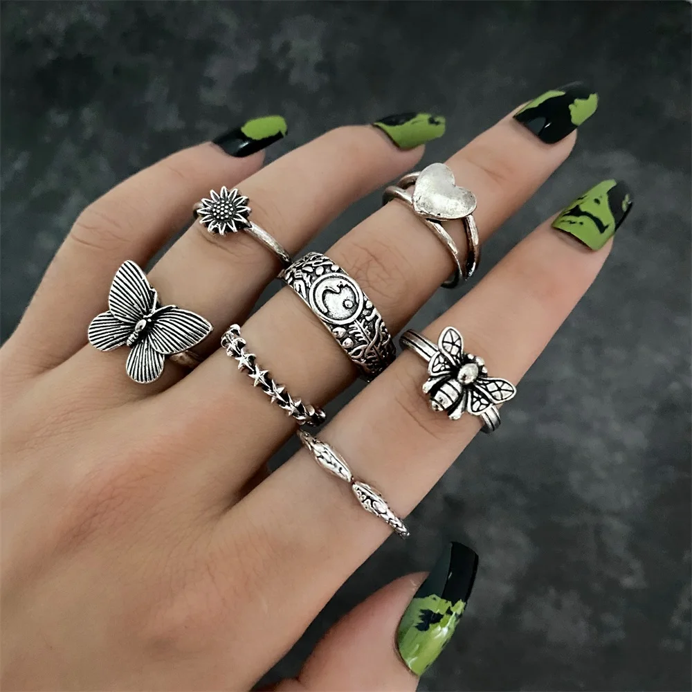 VKME 2022 Punk Gothic Butterfly Heart Ring Set for Women Flower Vintage Silver Color Plated Retro Charm Finger Jewelry
VKME 2022 Punk Gothic Butterfly Heart Ring Set for Women Flower Vintage Silver Color Plated Retro Charm Finger Jewelry