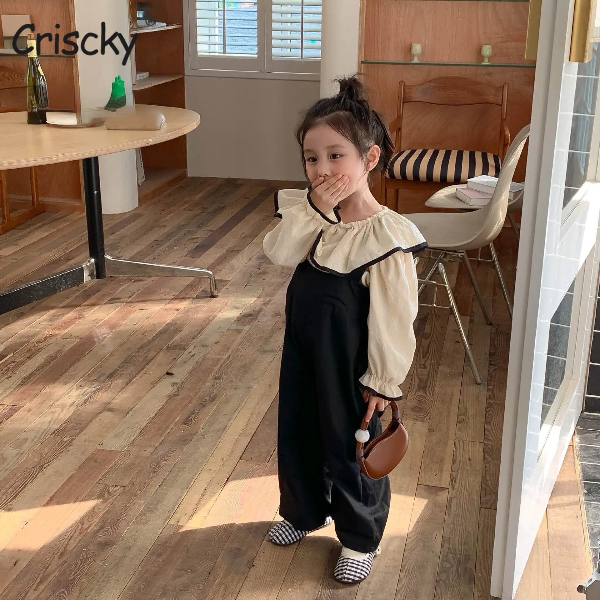 Детский комплект для девочек на весну и лето, блузка с длинным рукавом и оборками + однотонные комбинезоны, костюмы, детская одежда для малыш... 
Детский комплект для девочек на весну и лето, блузка с длинным рукавом и оборками + однотонные комбинезоны, костюмы, детская одежда для малыш...